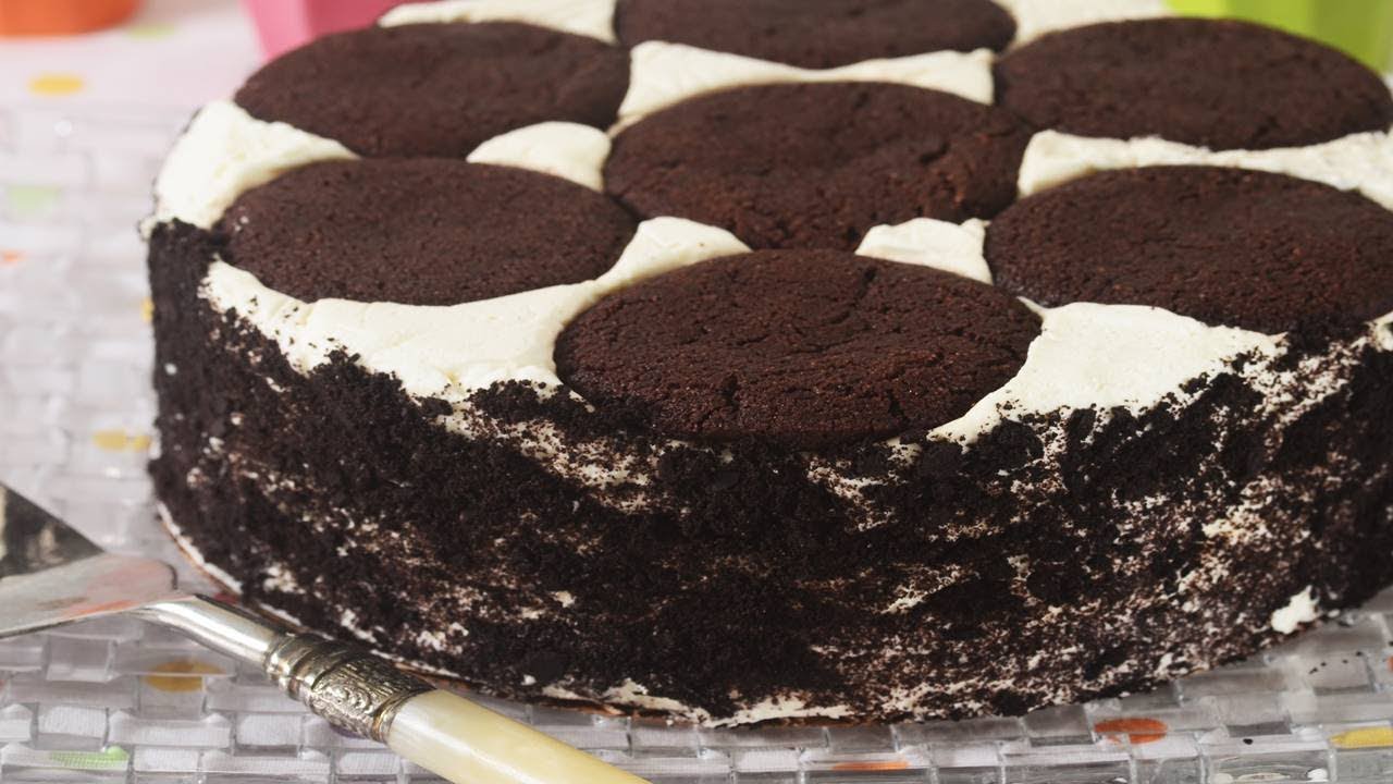 An Easy and Quick Recipe to Make Chocolate Cookie Icebox Cake at Home