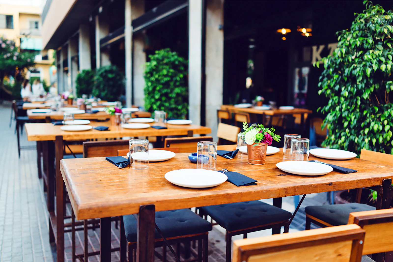5 tips while dining at a restaurant in Montreal